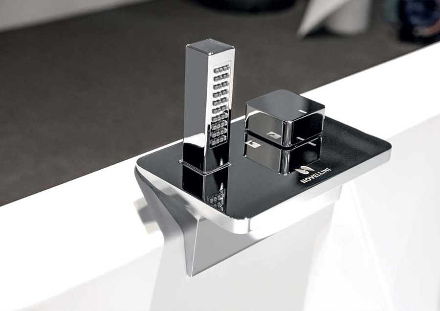 https://www.arckstone.com/e-arckstone/Novellini/Vasche/Divina%20F%20H%20Bordo%203,5%20cm/Standard%20da%20incasso/Con%20rubinetteria/Rubinetteria.jpg